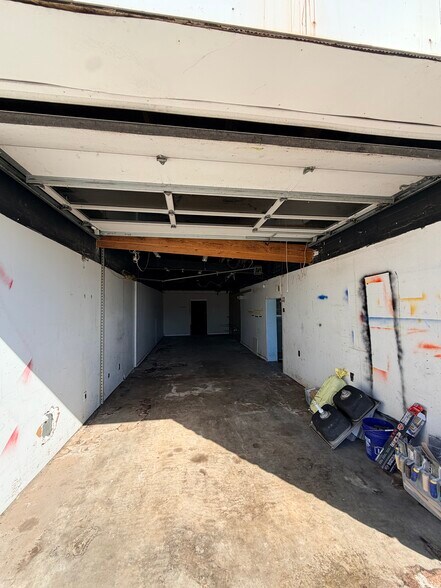 More Photos Of 3125 Yankee Rd, Middletown Auto Repair For Lease
