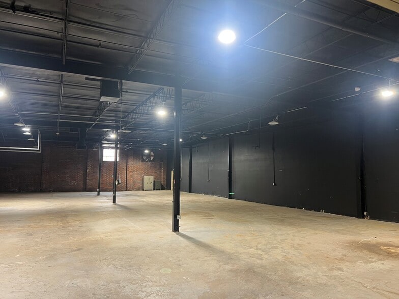 More Photos Of 5706 New Peachtree Rd, Chamblee Light Manufacturing For Sale