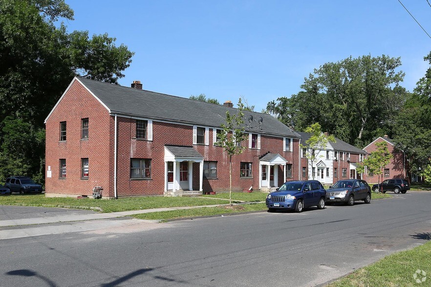 More Photos Of 35 Woodland Dr, Hartford Apartments For Sale