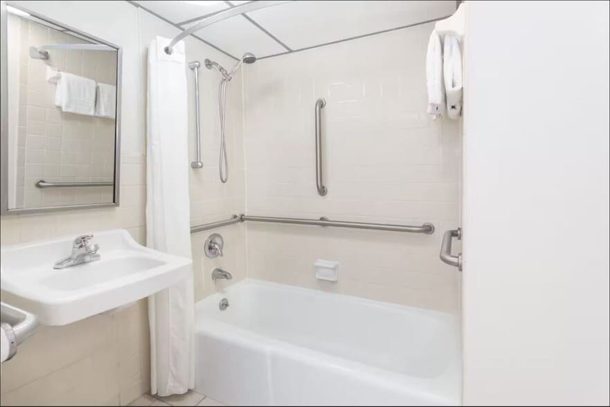 More Photos Of 1389 N Saint Augustine Rd, Valdosta Hotel For Sale