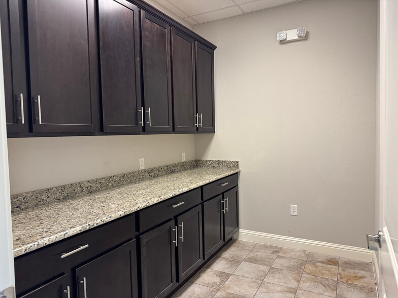 More Photos Of 3900 S Stonebridge Dr, McKinney Office For Lease