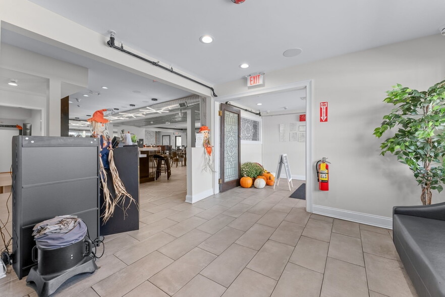 More Photos Of 119 Washington St, Plainville Restaurant For Lease