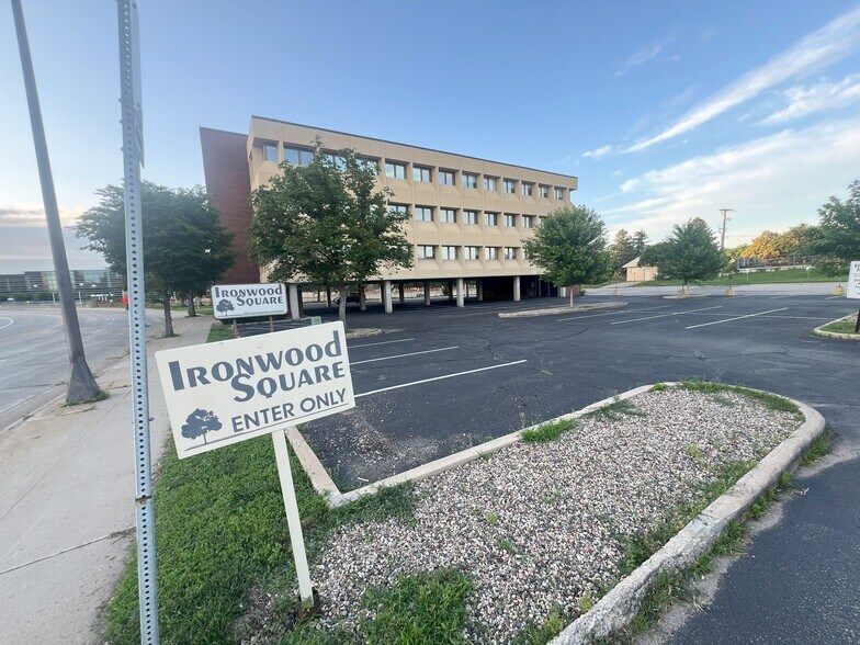 More Photos Of 300 3rd Ave SE, Rochester Medical For Sale