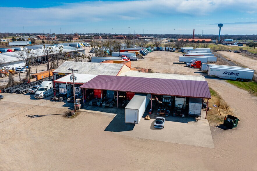 Primary Photo Of 305 W Simonds Rd, Seagoville Service For Lease