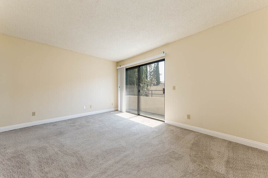More Photos Of 18620 Burbank Blvd, Tarzana Apartments For Sale