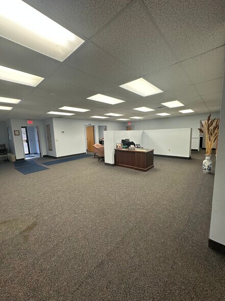 More Photos Of 1810 Joseph Lloyd Pky, Willoughby Flex For Sale