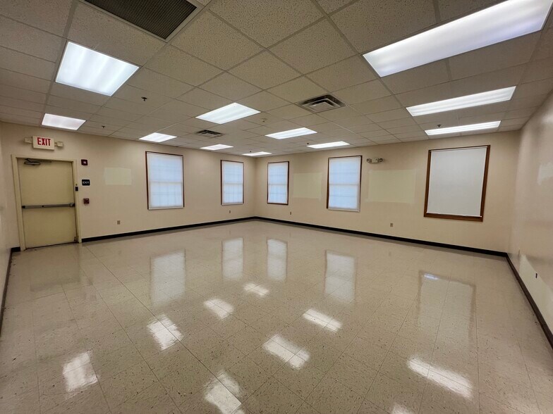 More Photos Of 86 Coraopolis Rd, Coraopolis Medical For Sale