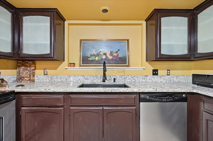 More Photos Of 4940 E 73rd St, Tulsa Office For Sale