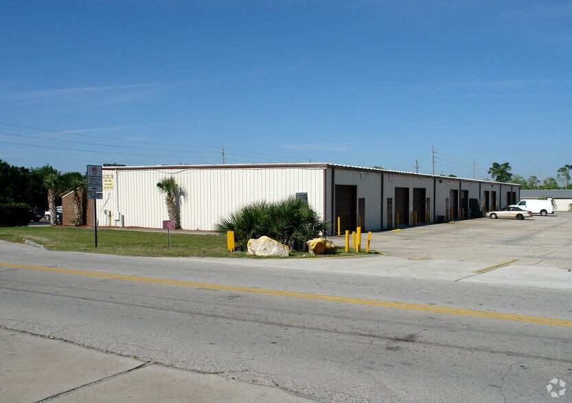 More Photos Of 490 North St, Longwood Flex For Lease