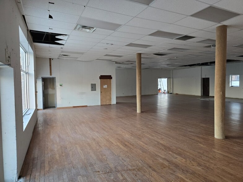 More Photos Of 6 Tulip Ave, Floral Park Warehouse For Lease
