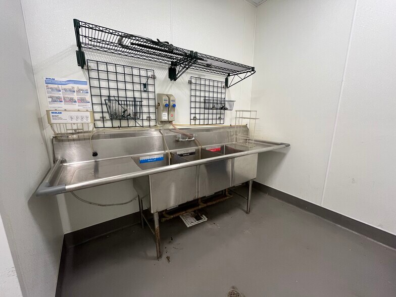 More Photos Of 255 2nd St, Oakland Parking Garage For Lease