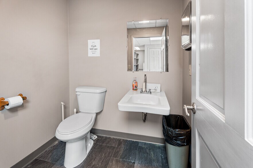 More Photos Of 293 Bedford St, Whitman Office For Sale