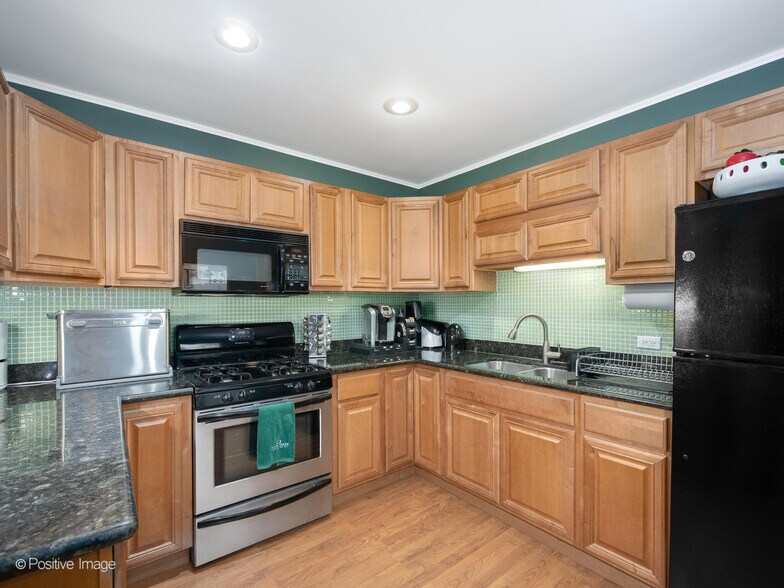 More Photos Of 4020-22 N Central Ave, Chicago Office For Sale