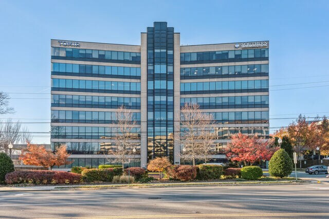 More Photos Of 1950 Old Gallows Rd, Vienna Office For Lease