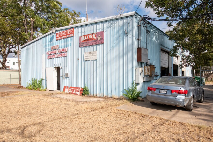 Primary Photo Of 3228 E 5th St, Austin Auto Repair For Sale