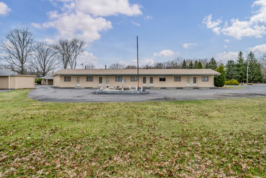 More Photos Of 44077 Oberlin Elyria Rd, Oberlin Hotel For Sale
