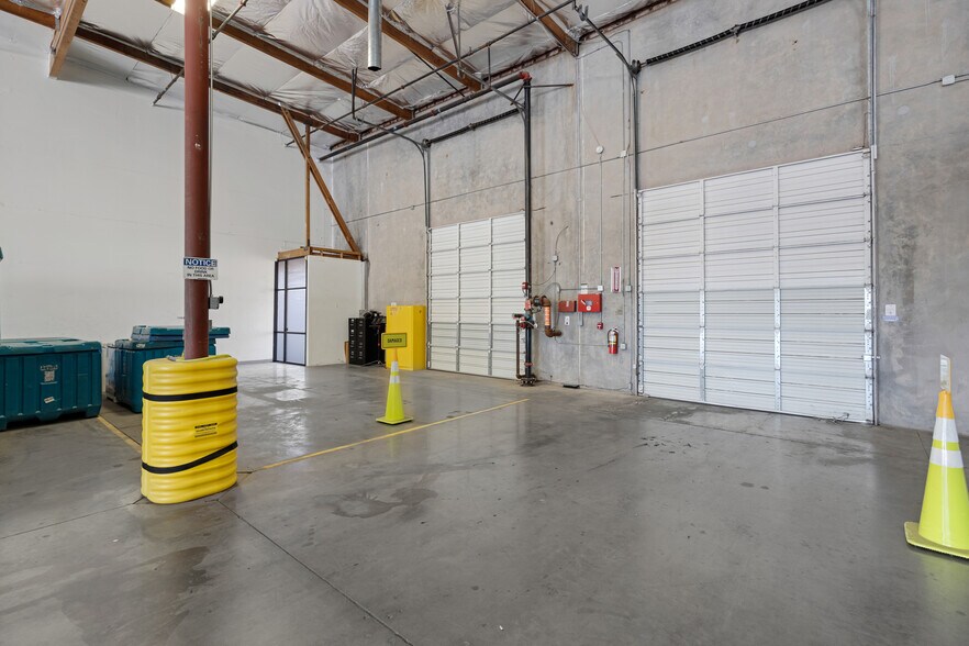 More Photos Of 2465 S Industrial Park Ave, Tempe Warehouse For Lease