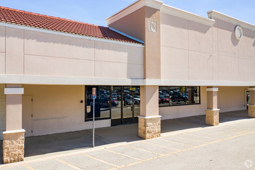 More Photos Of 4400 Bee Ridge Rd, Sarasota Unknown For Lease
