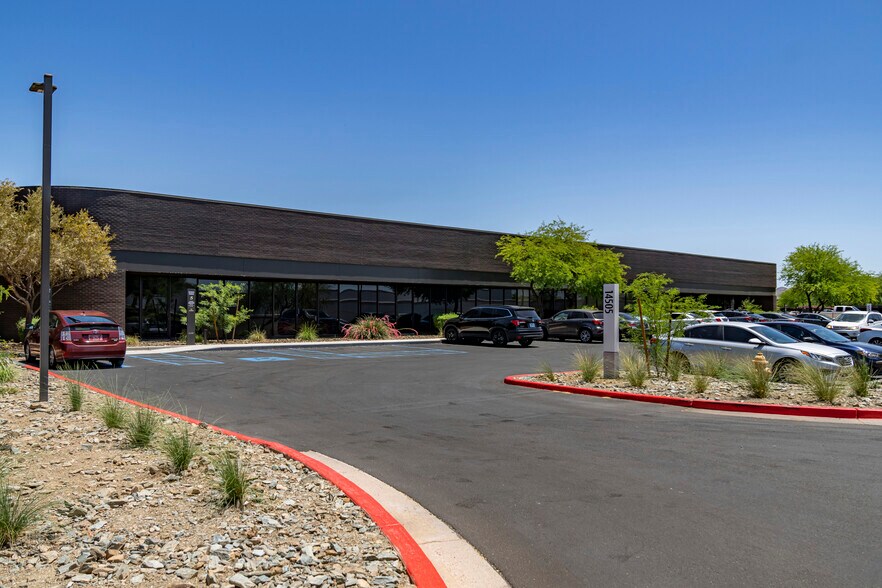 More Photos Of 14455 N Hayden Rd, Scottsdale Light Distribution For Sale