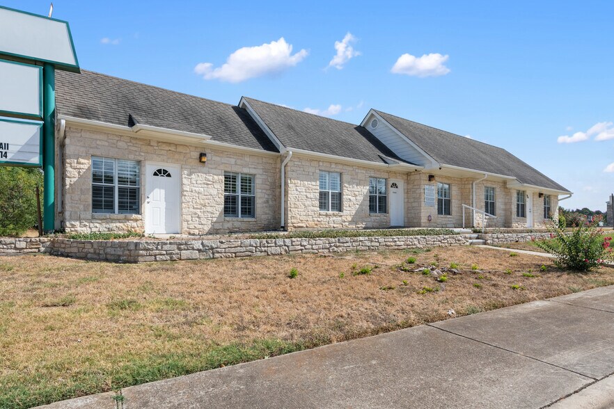 More Photos Of 103 Thousand Oaks Blvd, Georgetown Medical For Lease