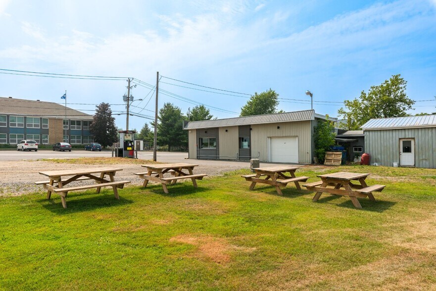 More Photos Of 4095 Rue De L'église, Franklin Service Station For Sale