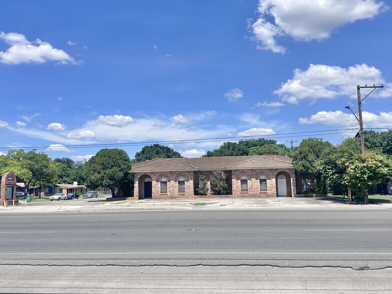 Primary Photo Of 1700 S WW White Rd, San Antonio Medical For Sale