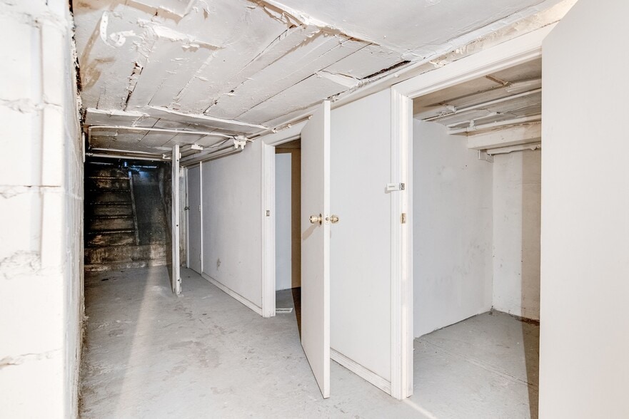 More Photos Of 301 E Houston St, New York Apartments For Sale