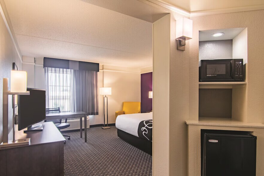 More Photos Of 930 Ed Noble Pky, Norman Hotel For Sale