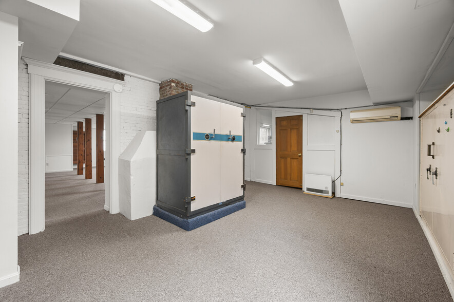 More Photos Of 2425 Lafayette Rd, Portsmouth Office Residential For Sale