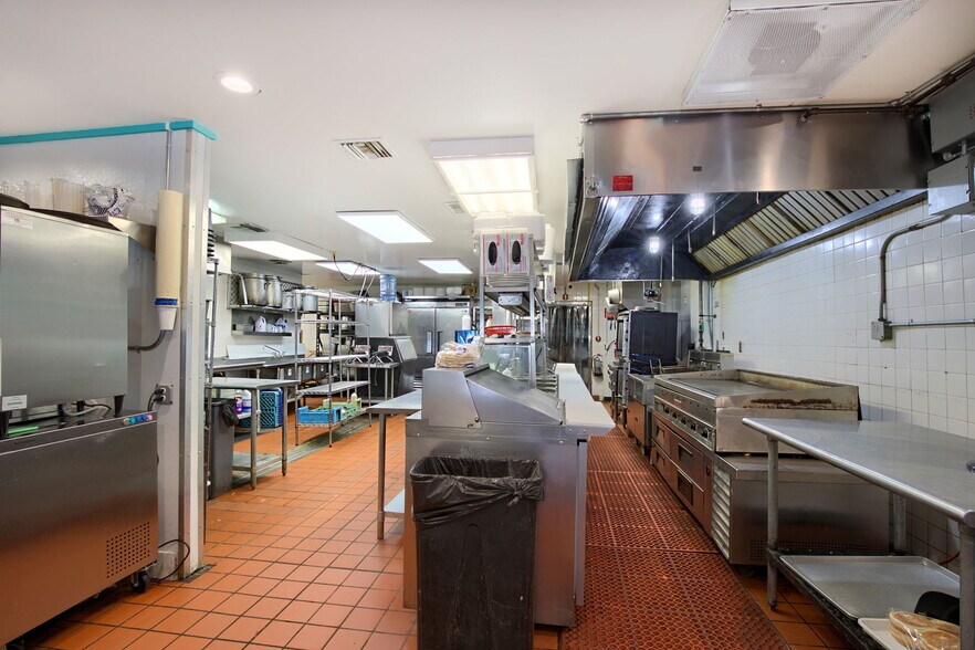 More Photos Of 1725 George Washington Memorial Hwy, Gloucester Point Restaurant For Sale