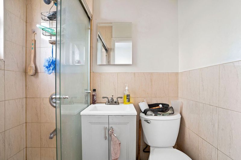 More Photos Of 1536 Gates Ave, Brooklyn Flex For Sale