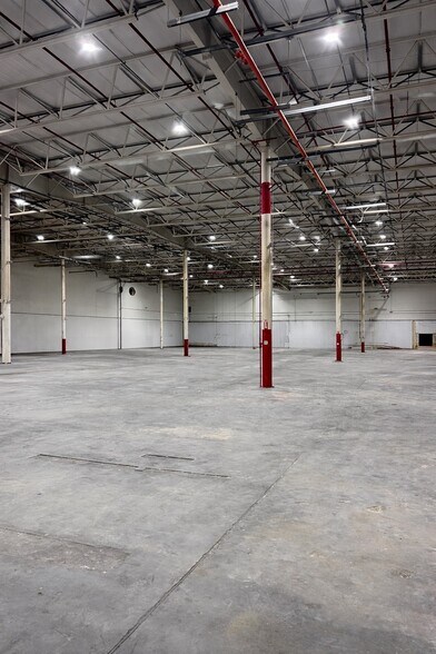 More Photos Of 614 Grantham Lane, New Castle Flex For Lease