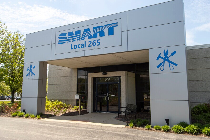 More Photos Of 205 Alexandra Way, Carol Stream Industrial For Sale