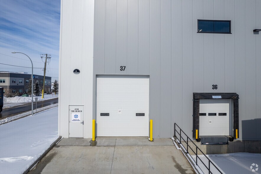 More Photos Of 7350 110 Ave SE, Calgary Warehouse For Lease