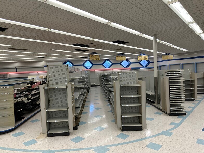 More Photos Of 4410 S Division Ave, Grand Rapids Drugstore For Sale