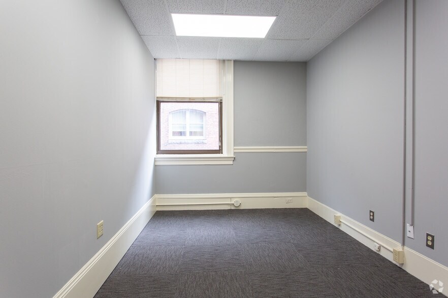 More Photos Of 1 Westinghouse Plz, Hyde Park Office For Lease