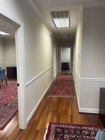 More Photos Of 880 Johnnie Dodds Blvd, Mount Pleasant Office Residential For Lease