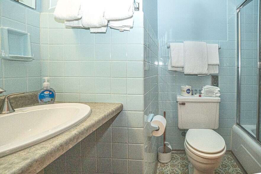 More Photos Of 314 Chippewa St, Ontonagon Hotel For Sale