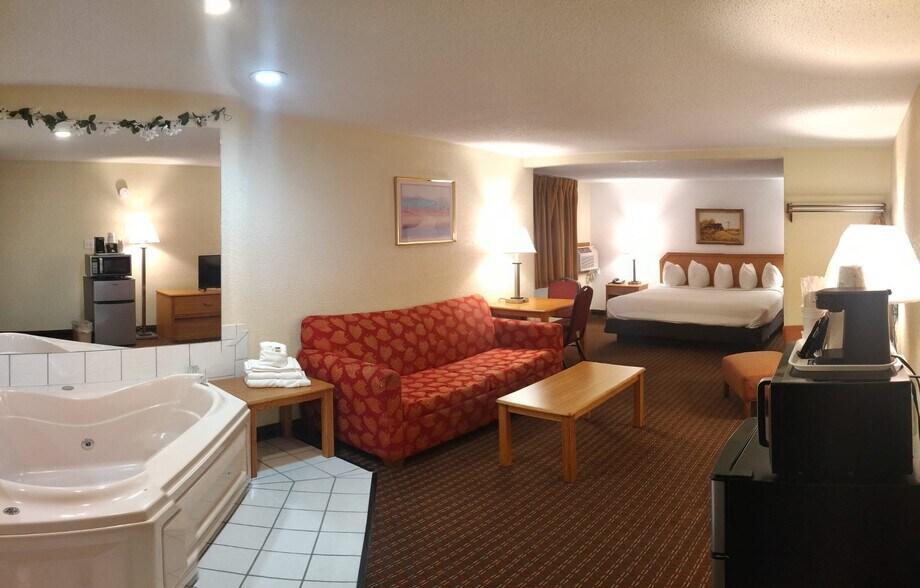 More Photos Of 3040 5th Ave S, Fort Dodge Hotel For Sale