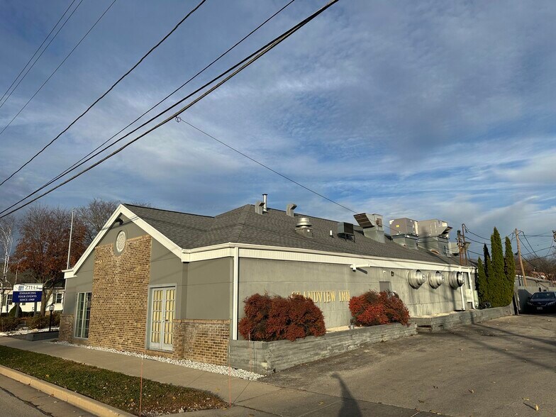 More Photos Of 613 N Grandview Blvd, Waukesha Restaurant For Sale