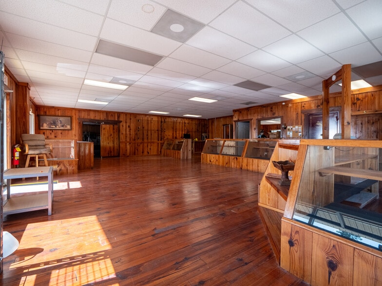 More Photos Of 290 S Duval Ave, Madison Flex For Sale