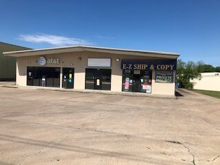 More Photos Of 1526 N Harrison St, Shawnee Freestanding For Lease