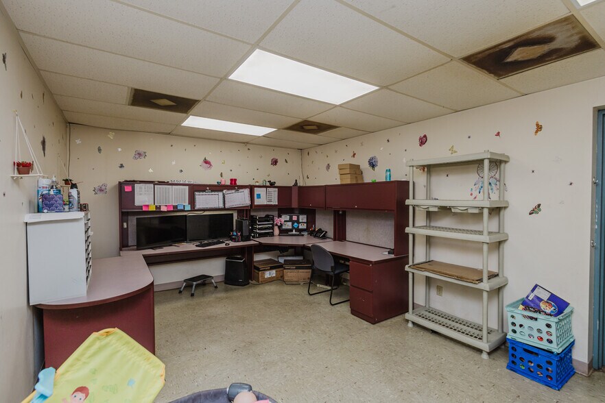 More Photos Of 2555 N Market St, Wichita Auto Repair For Sale