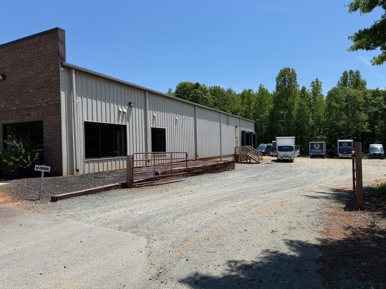 More Photos Of 794 American Way, Lexington Warehouse For Lease