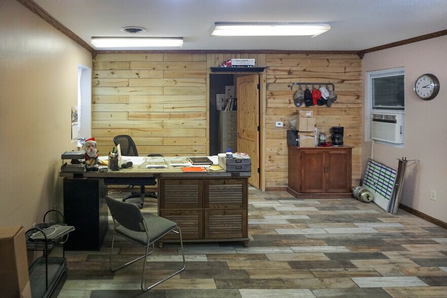 More Photos Of 11227 Twitty Dr, Rolla Industrial For Sale