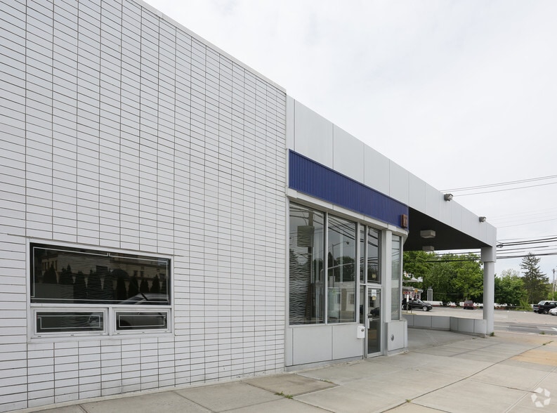 More Photos Of 193-199 Middle Neck Rd, Great Neck Medical For Sale