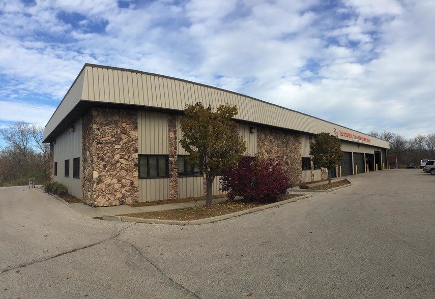 Primary Photo Of 4440 S 108th St, Greenfield Auto Repair For Lease