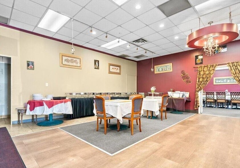 More Photos Of 1060 Trowbridge Rd, East Lansing Restaurant For Sale