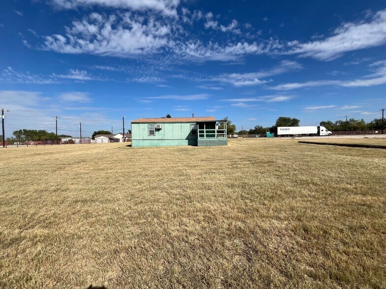 More Photos Of 4515 Smith Rd, Von Ormy Truck Terminal For Lease