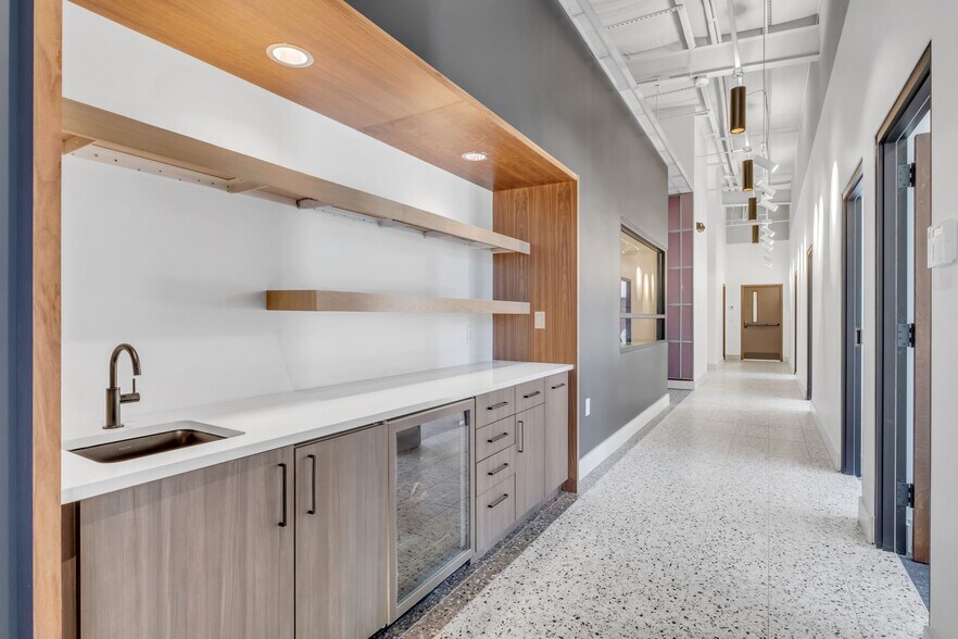 More Photos Of 2200 8th Ave S, Nashville Showroom For Lease